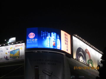 P12.8 Outdoor Advertising LED Display desain yang unik billboard besar